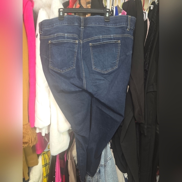 ❄️❄️ NWOT TORRID 18 Bombshell Premium Stretch Skinny Jean - Picture 5 of 5